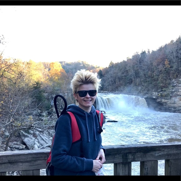 Meet your Posher, Kristen - Picture 1 of 1